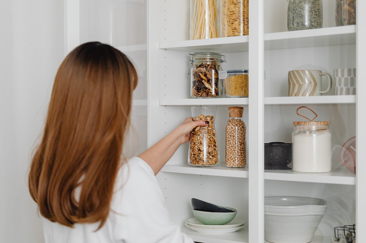 Check out our 5 tips to help you declutter, organize and stock your homemade pantry.
