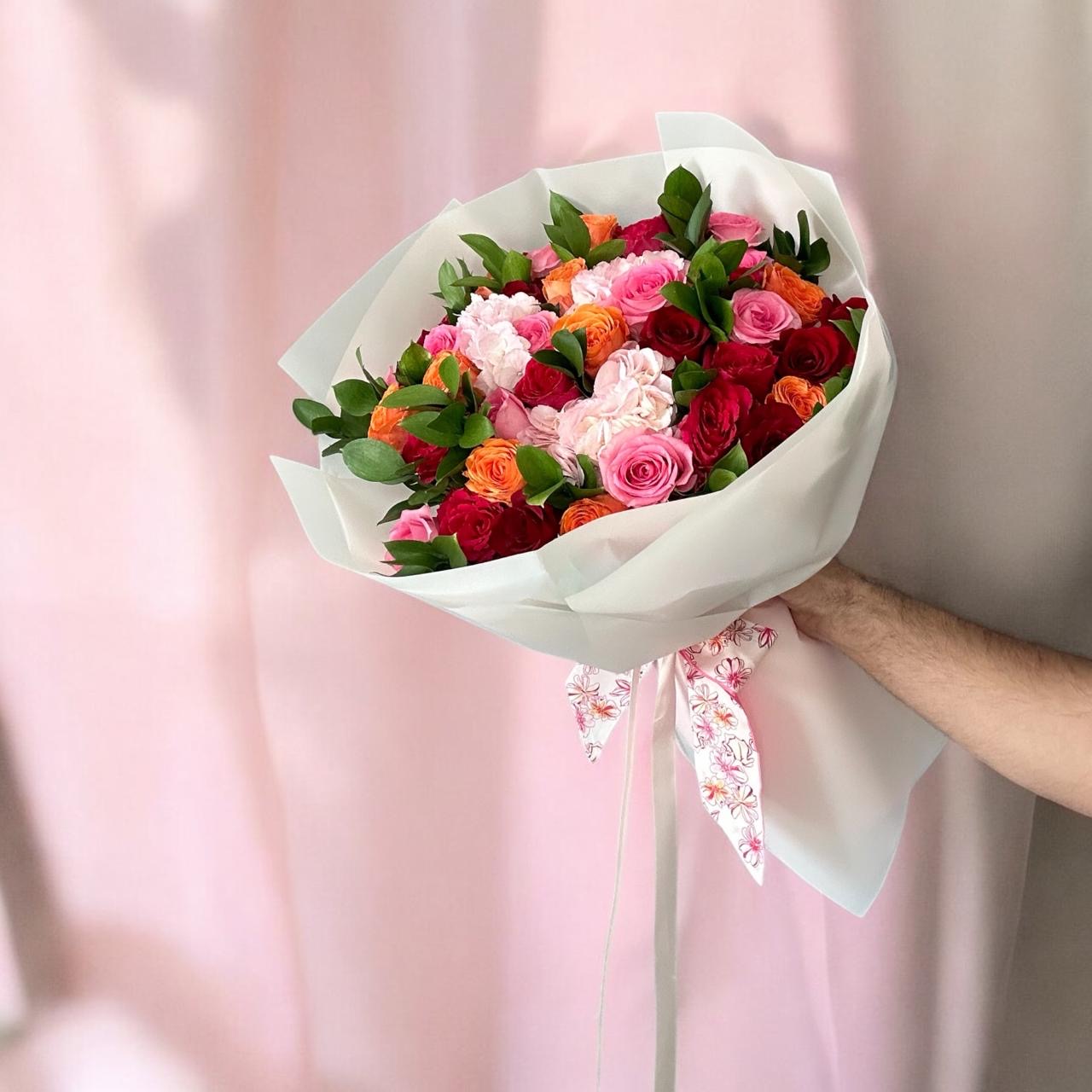 "Rainbow" Flowers and Vanilla Strawberry Cake