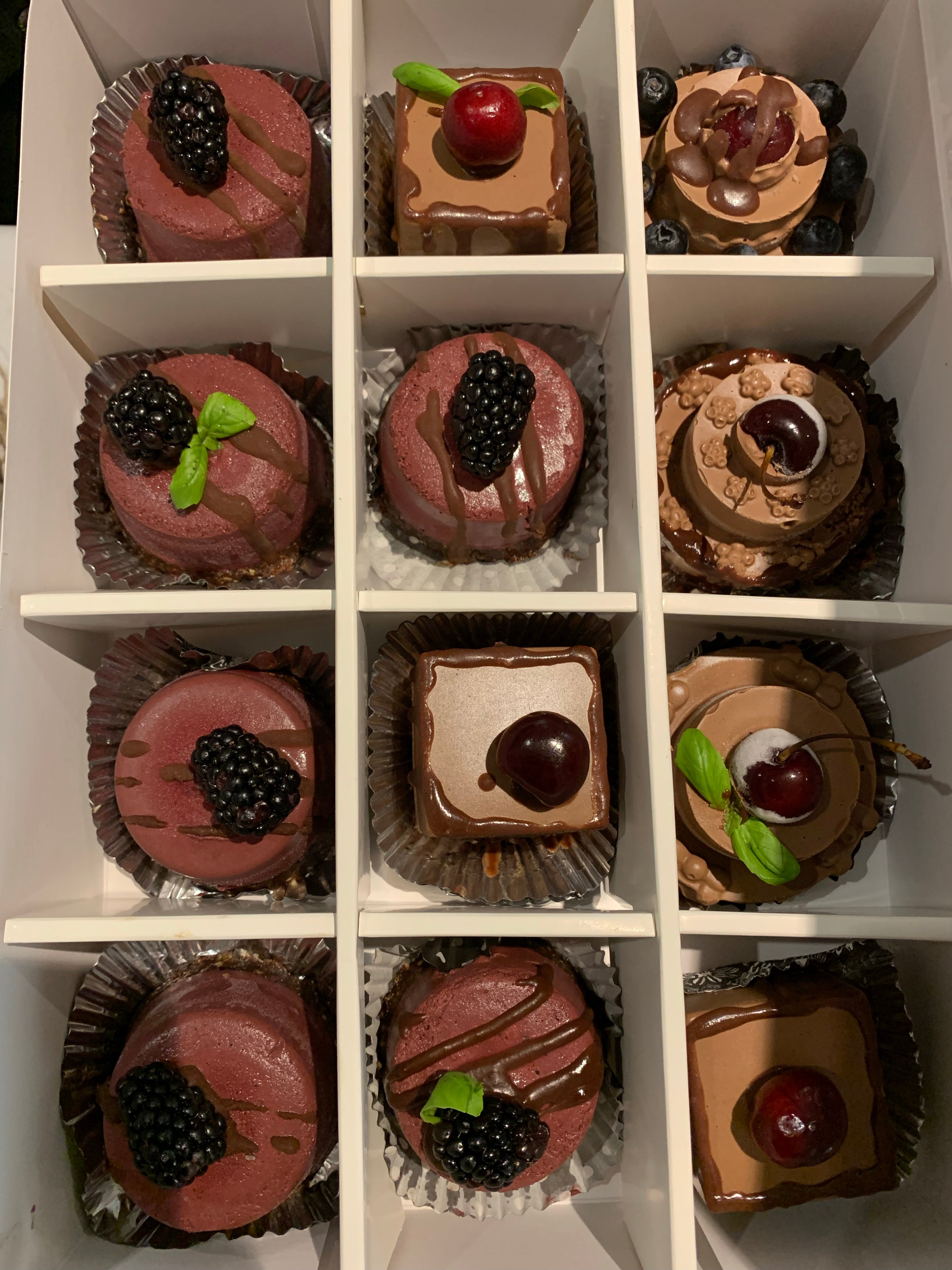 Set of vegan mini cakes set