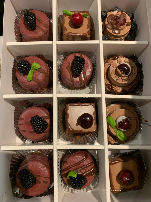 Set of vegan mini cheesecakes set