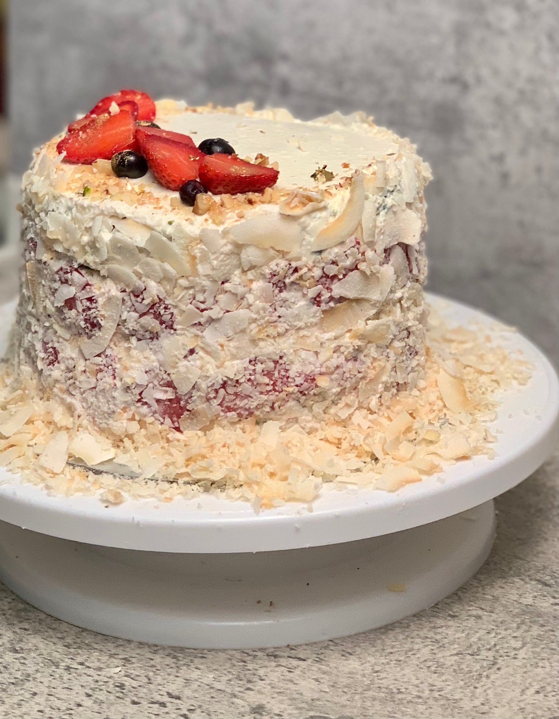 Gluten-free & Daily-free Spinach Strawberry cake