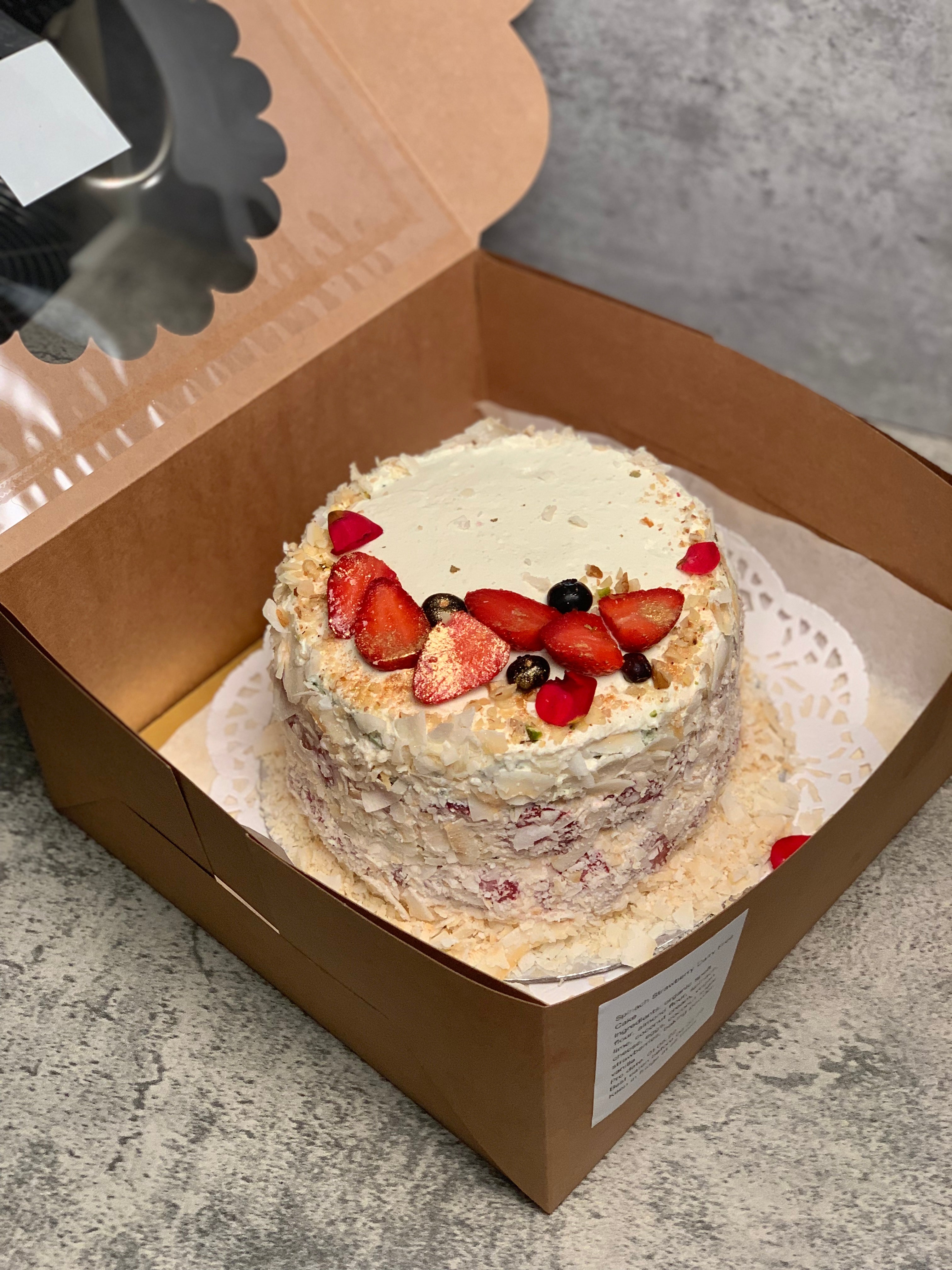 Gluten-free & Daily-free Spinach Strawberry cake