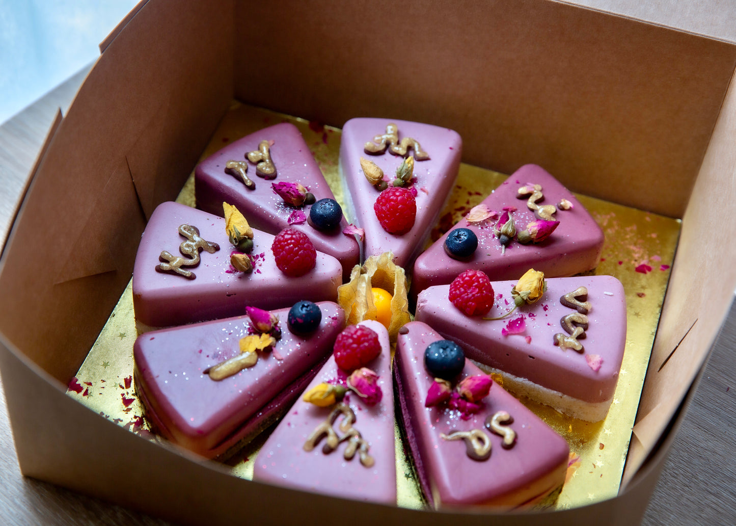 Set of vegan mini cheesecakes set